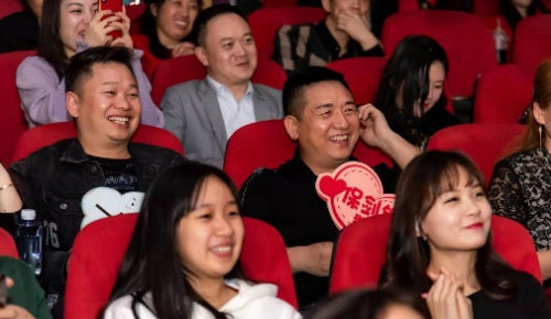 卢庚戌在广州《一生有你》首映现场，做求婚见证人